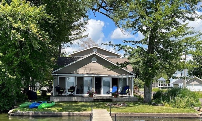 Niobe House | Relaxed Lakefront Living