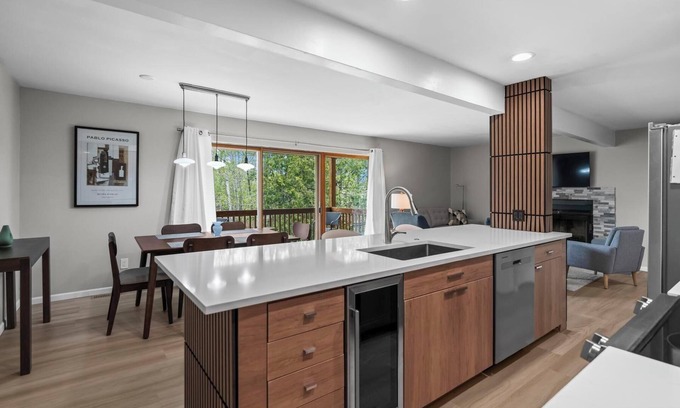 Petoskey Condo | Relaxed Lakeside Living Near Petoskey