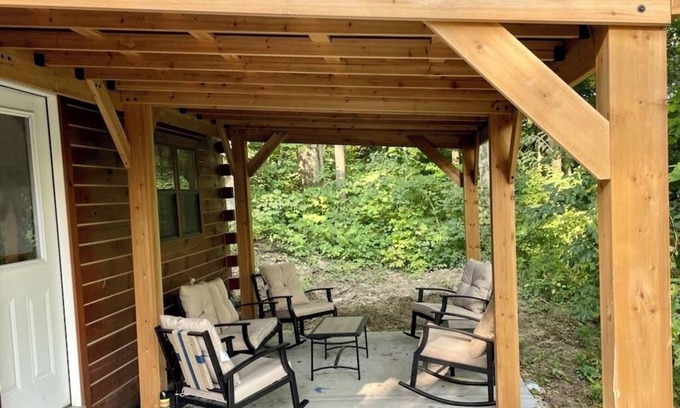 Viola Cabin | Relaxing 1-bedroom cabin with Loft, AC & WiFi on 5 acre timber w/trails & views