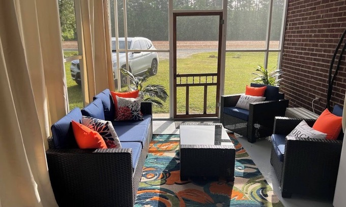 New Zion House | Relaxing 3-Bedroom Getaway in Peaceful Cades – Sleeps 8