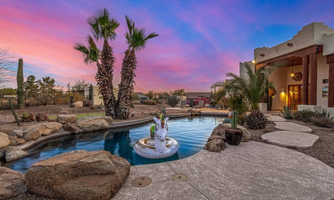 County Island House | Relaxing 3BR Haven w/Pool & BBQ for Family Time