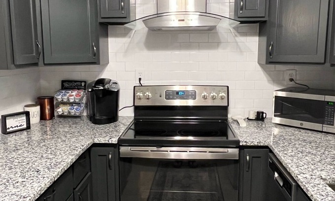 College Station Other | Relaxing Aggieland Acres - Farmhouse close to West Campus/Rellis