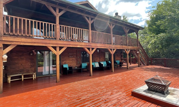 Harpers Ferry Cabin | Relaxing at Moose Lodge Cabin
