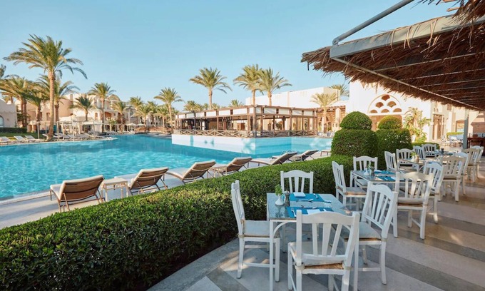 Makadi Bay House | Relaxing Beachfront Room with Outdoor Pool and Near Makadi Water World