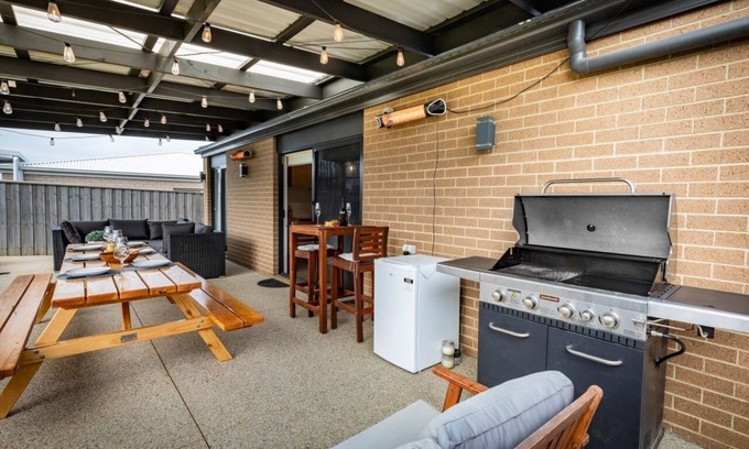 Portarlington House | Relaxing Coastal Charm Retreatn