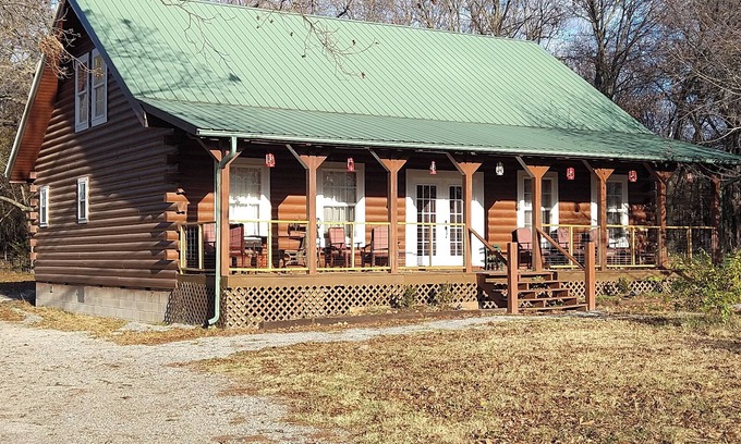 Pryor Cabin | Relaxing Country Cabin. Near Lake Hudson.