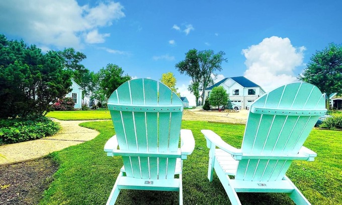 Huron Apartment | Relaxing Cozy Getaway! Only 300 Feet To The Beach!