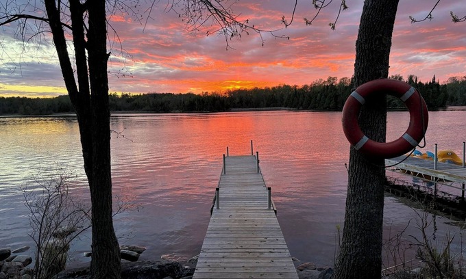 Lakefield Cottage | Relaxing Dog Daze Cottage Retreat at the Lake Edge Cottages!
