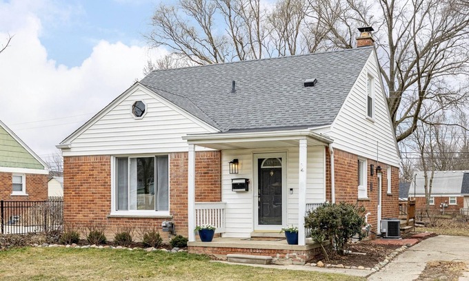Plymouth House | Relaxing Downtown Plymouth Bungalow, centrally-located for up to 6 guests