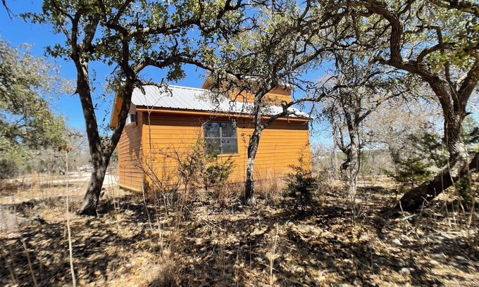 Fredericksburg Apartment | Relaxing Getaway at The Tree House Cabin, Pet Friendly