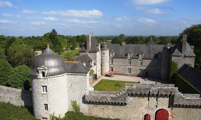 Saint-Glen Other | Relaxing holiday in the castle with its own park and lake landscape