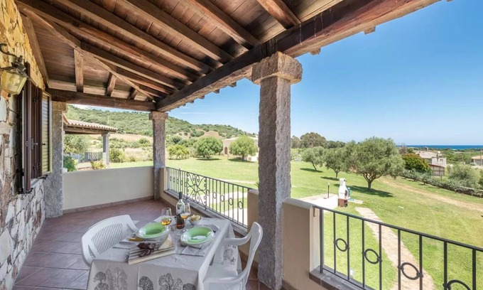 Iscra e Voes Apartment | Relaxing holiday home near La Caletta beaches