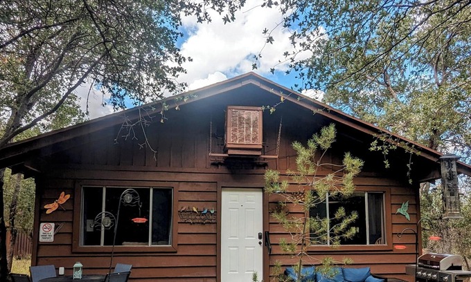 Sierra Vista Southeast House | Relaxing house on 8 acres with trails, bird garden & tours Ramsey Canyon Retreat