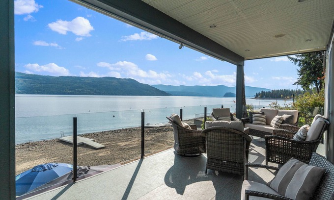 Celista Cottage | Relaxing Lake Escape ~ Waterfront ~ Scenic Views