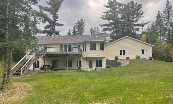 Shevlin House | Relaxing Lake House Retreatn