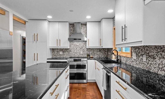 Jordan House | Relaxing, Luxurious 5-bedroom Vacation Home in Beautiful Historic Jordan, MN