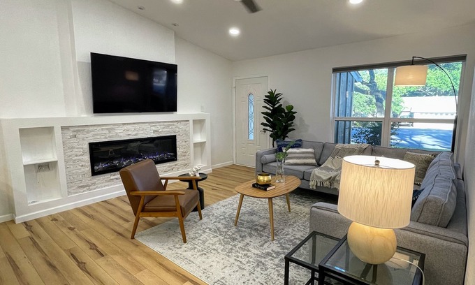 McNeil House | Relaxing, Luxury, All New - 10mins to Domain, 15mins to Downtown