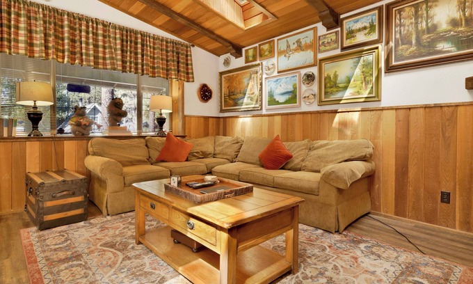 Summit Estates Cabin | Relaxing Moonridge Cottage at Bear Mountain Resort