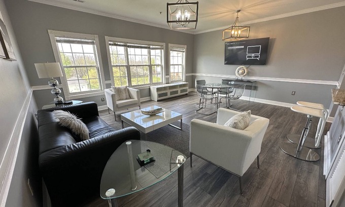 Charlotte Condo | Relaxing Now and Zen - Modern Condo, Near UNCC, PNC Pavilion, Pool, 5 Min to Dining, Shops, & Parks!