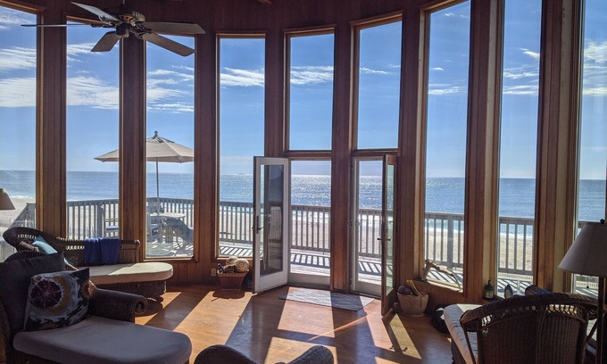 Davis Park House | Relaxing Oceanfront Retreat W/Jacuzzi And Private Steps To Beach