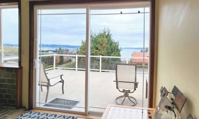 Federal Way House | Relaxing Oceanview Retreat - 3BR 2.5BA Hot Tub & Plenty Parking - Near SeaTac