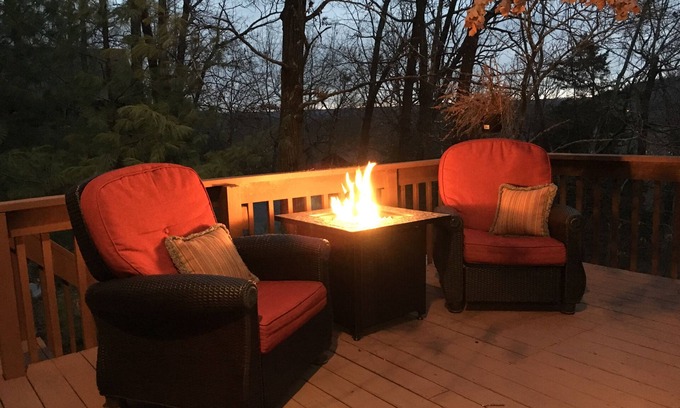 Kimberling City Cabin | Relaxing Outdoor And Cozy Living Near The Lake.