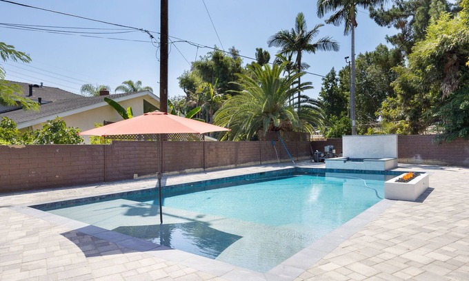 Downey House | Relaxing pool house