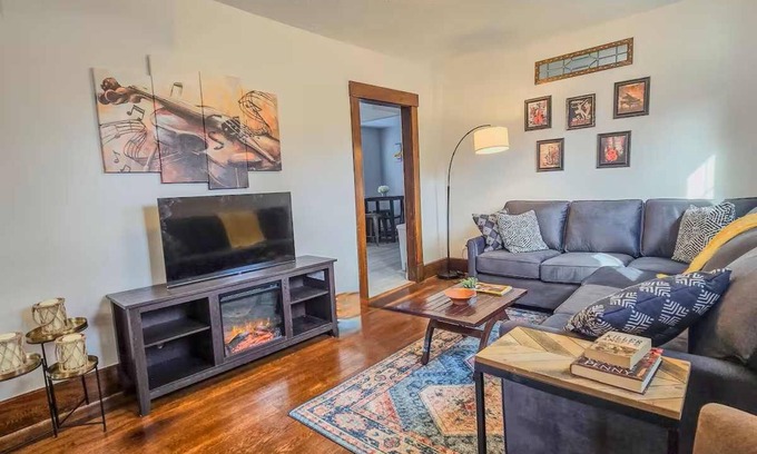 Oberlin House | Relaxing Retreat Between Cleveland and Cedar Point