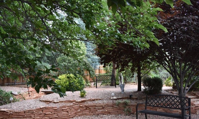 Oak Creek House | Relaxing, Spiritual, Meditative Residential House - Large yard! MONTHLY RENTAL.