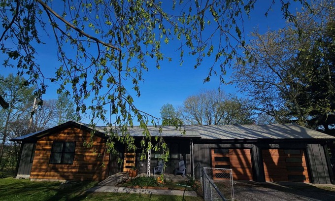 Bryant House | Relaxing, Upscale 2-bedroom Bungalow with Great View, Near Chattanooga