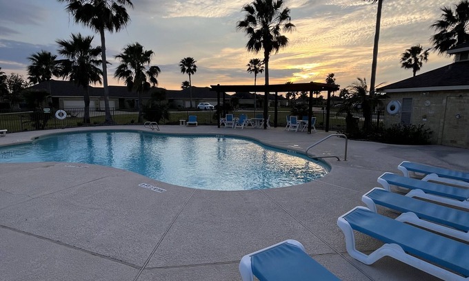 Laguna Vista Villa | Relaxing Villa - 15 mins from South Padre Island