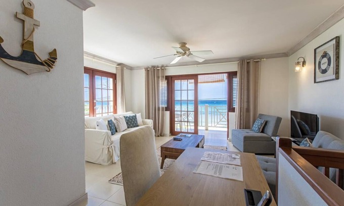 Douglas Apartment | Relaxing White Sands G6