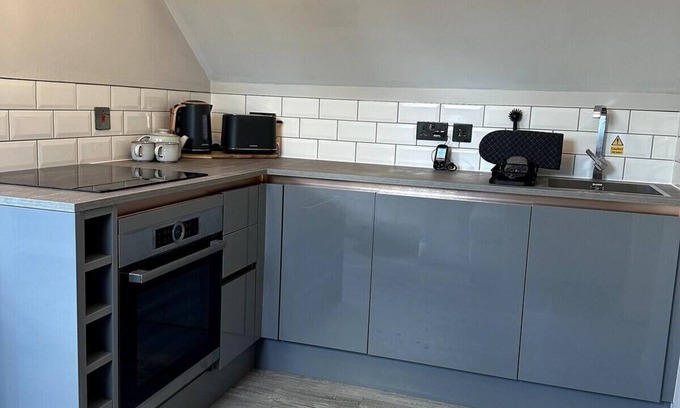 Street Apartment | Remarkable 1-Bed Apartment in Glastonbury