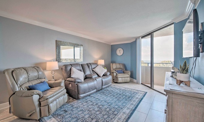 Hudson Condo | Remarkable Hudson Condo w/Coastal Views!