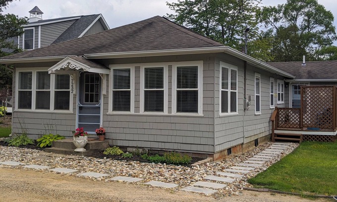 Miami Park House | Remodeled 3 bedroom - perfect location for beach trips and beautiful sunsets