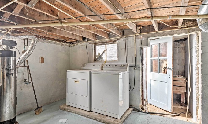 Abingdon House | Remodeled Abingdon House w/Spacious Yard!