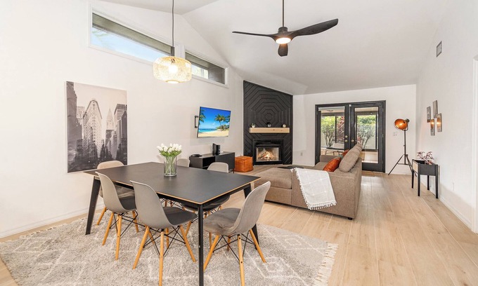 Lake Terrace House | Remodeled Downtown Orlando Oasis! Remodeled Home! Close to Disney, Universal!