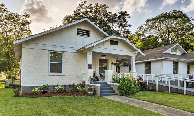 Hot Springs House | Remodeled Dtwn Hot Springs Home w/Porch!