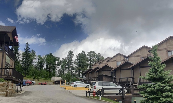 Lead Condo | Remodeled Fully Furnished Barefoot Resort Condo at Terry Peak South Dakota!