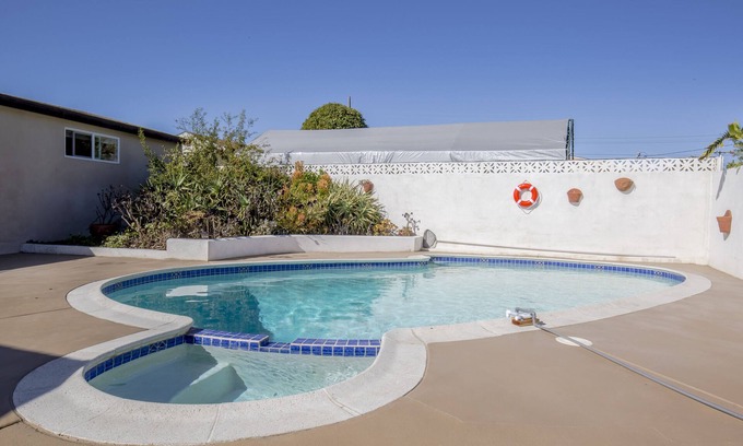 Clairemont House | Remodeled Home Private Yard, Pool Hot Tub & Covered Patio Near Beaches!