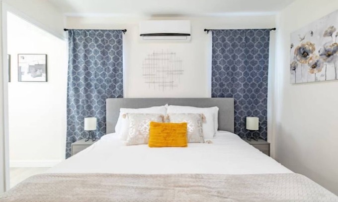Alhambra House | Remodeled Modern House with King Bed and Parking