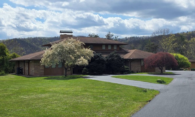 Nimitz House | Remodeled mountain home, theater room, minutes from Bluestone and Pipestem Parks