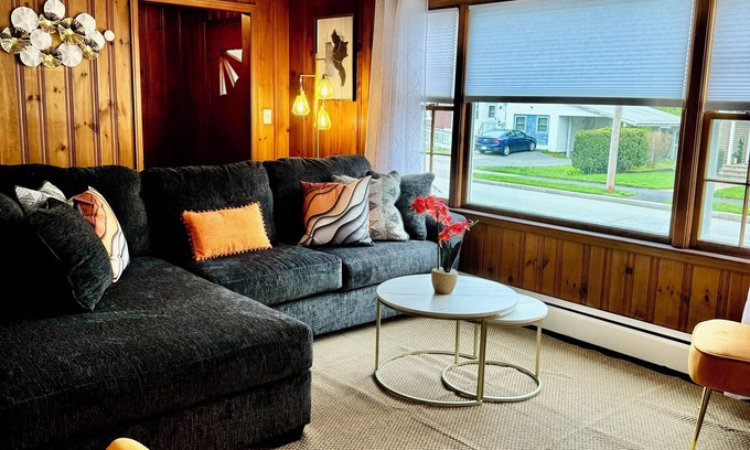 Worcester House | Remodeled Single Family, Enjoy a experience at this centrally located place.n