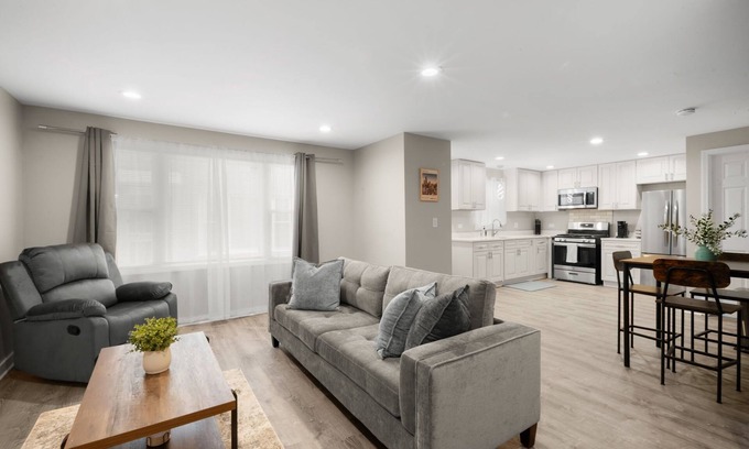 Jackson Park Highlands House | Remote Worker Special: 2-bedroom townhome in Jackson Park Highlands neighborhood