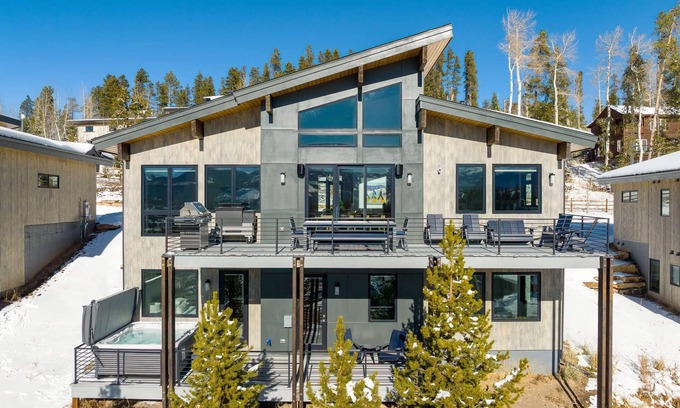 Rendezvous House | Rendezvous Game Trail | Luxe Mountain Home | Brand New Build | Amazing Views