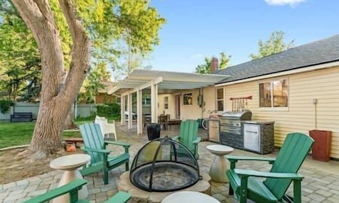 Old Southwest House | Reno Roost a welcoming private home with yard in Old SW Reno