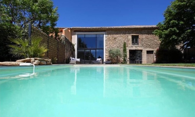 Sainte-Cecile-les-Vignes Other | Renovated Provençal farmhouse in a quiet environment, with pool