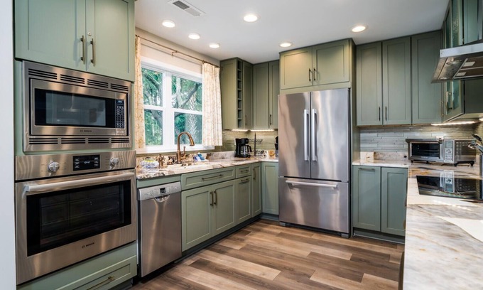 Tarpon Pond House | Renovated 2 BR + Loft/2BA Tarpon Pond Cottage! Great Views! Dog Friendly!
