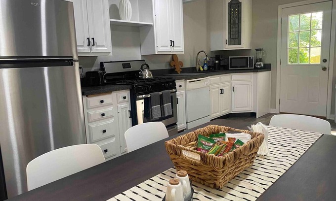 Jacobs House | Renovated 2Bed/1Bath cute housenn
