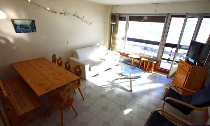 Tignes le Lac Apartment | Renovated 3-room apartment in Tignes for 8 pers. with balcony, peace and comfort